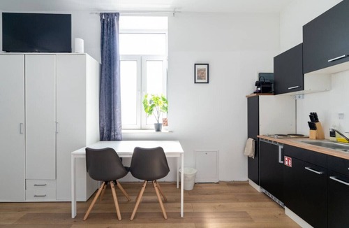 Rudolfsheim-Funfhaus Apartment | FarawayHomes Studio Vienna #1