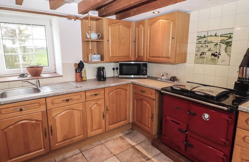 Haverfordwest Cottage | FARM COTTAGE, pet friendly, country holiday cottage in Solva