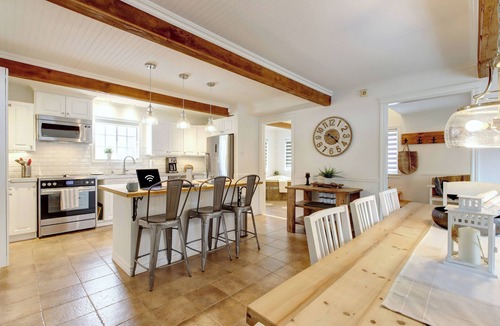 Entrelacs Ski Chalet | Farm House Cottage - 4 season Spa in Nature - Paddleboards - In&out Fireplace