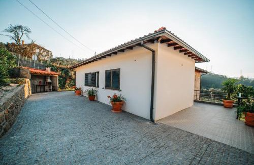 Ponte da Barca Villa | Farm House