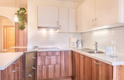 Albions Apartment | Farm Vacations - "Fewo Tofana Paalhof" with Wi-Fi & Garden
