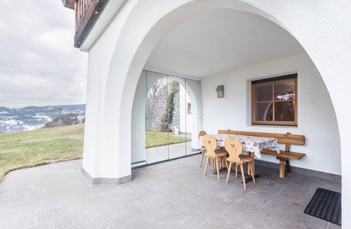 Albions Apartment | Farm Vacations - "Fewo Tofana Paalhof" with Wi-Fi & Garden