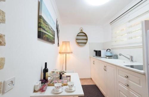 Bat Shlomo Apartment | farmer’s suite room