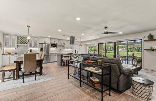 Farmers Branch House | Farmers Branch 10th Tee Golf Retreat