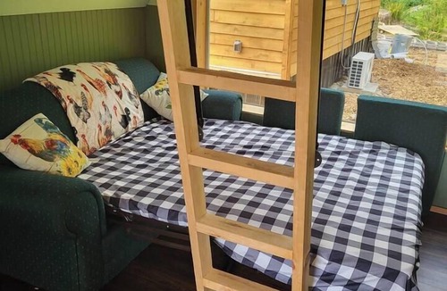 Brew Bay House | Farmhouse cabin on 33 acre farm