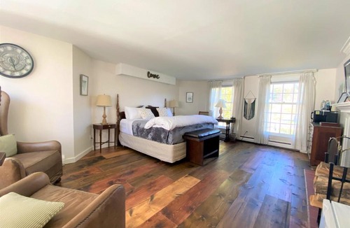 West Dover House | Farmhouse 1 - Farm Road Estate - 3 mi to Mt Snow