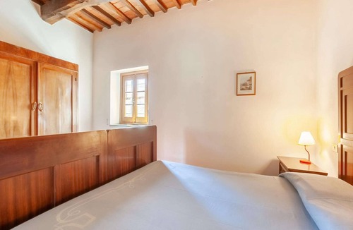 Quarrata House | Farmhouse abode with Pool and Tuscan Charm
