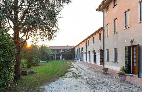 Oriago Apartment | Farmhouse at the end of the 19th century, on the Brenta Riviera convenient to Venice and Padua
