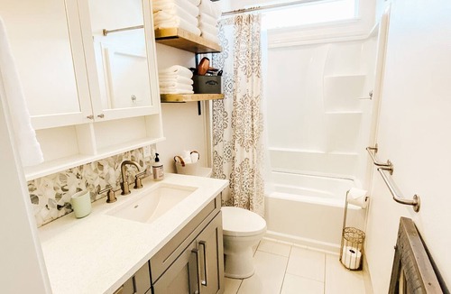 Snoqualmie House | Farmhouse by the Falls