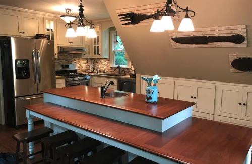 Gainesville House | Farmhouse in a Peaceful Paradise with Huge Hot tub
