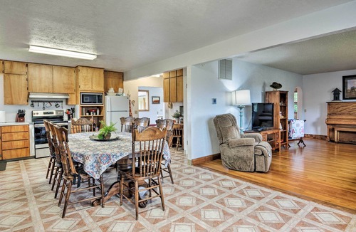 Grangeville House | Farmhouse in Country Setting Near Gravity Hill
