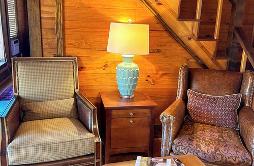 Ledbetter House | Farmhouse + Studio 15 Mins to Round Top