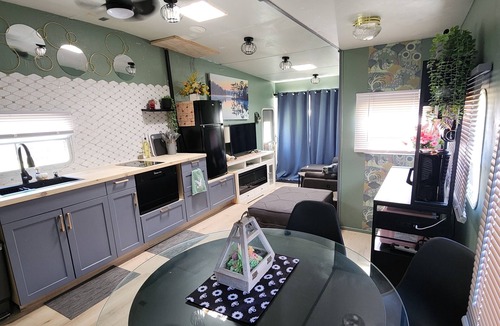Diplomat House | Farmstay cozy camper. 10 min to downtown. 20 miles to sanibel or ft myers Beach.