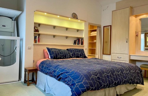 Farnham Apartment | Farnham Haven: Unique Home with Courtyard