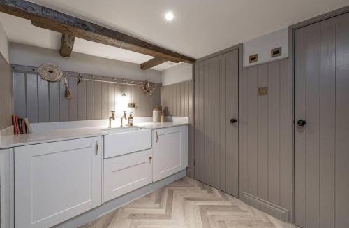 Hexham House | Farriers Cottage-Tranquil Haven, Central Location!