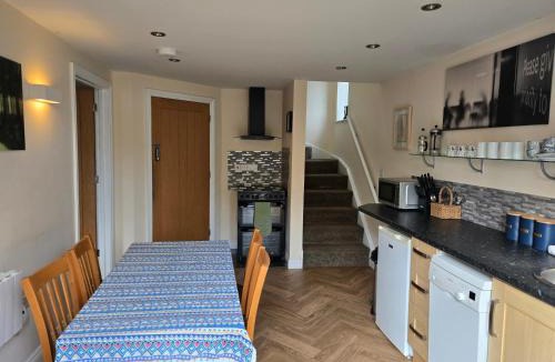 Little Plumstead House | Farthing Cottage