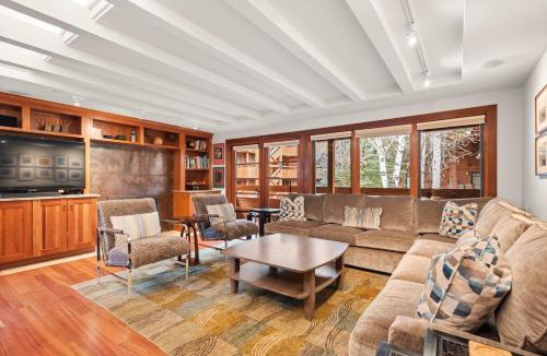 Aspen House | Fasching Haus Unit 10, Condo w/Private Deck, Great Views, 2 Blocks to Downtown Aspen