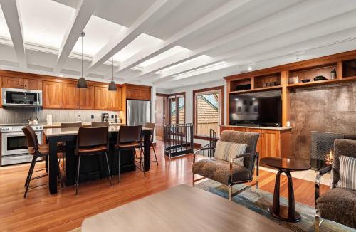 Aspen House | Fasching Haus Unit 10, Condo w/Private Deck, Great Views, 2 Blocks to Downtown Aspen