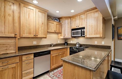 Aspen House | Fasching Haus Unit 180, Cozy, Deluxe Condo with Private Deck, 2 Blocks from Downtown