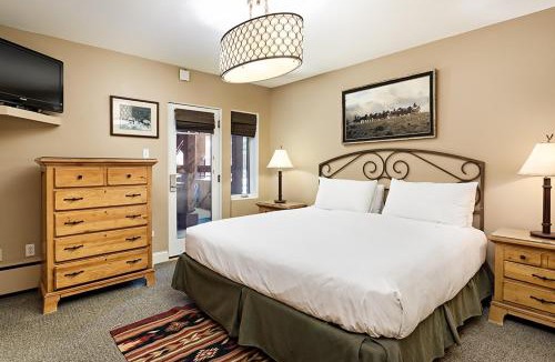 Aspen House | Fasching Haus Unit 180, Cozy, Deluxe Condo with Private Deck, 2 Blocks from Downtown