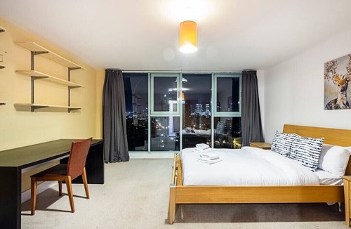 Bow Apartment | Fascinating 2 Bed Apartment Near Bow Road Station
