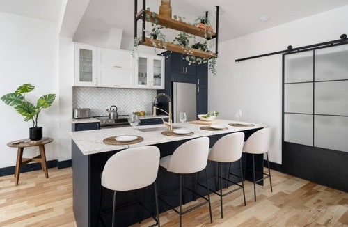 Mile End Apartment | Fashion District of MTL- 3BD 3BA+parking