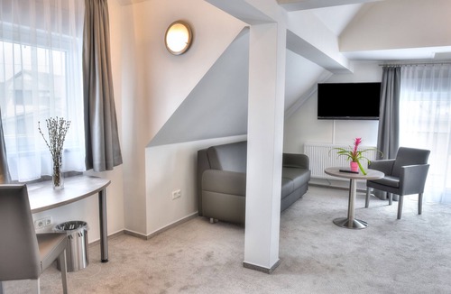 Hunerbach Hotel | Fast Lane Hotel