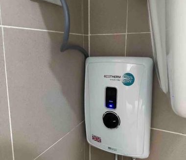 Matandang Balara Apartment | Fast WiFi - Free Pool Access - Netflix - Hot Shower