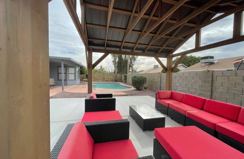 La Buena Vida House | Faster To The Fun! Walk to Stadium - Super Clean!