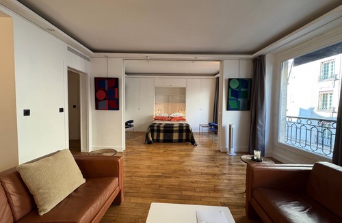 8th Arrondissement Apartment | Faubourg/Elysées, an elegant, two-bedroom apt. in Paris's best shopping area.