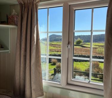 Saint John's Town of Dalry Ski Chalet | Fauld O Wheat Shepherds Hut , Loch Ken ,Off Grid