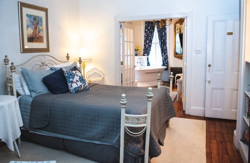 West Chester Bed & Breakfast | Faunbrook Bed & Breakfast