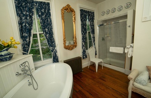 West Chester Bed & Breakfast | Faunbrook Bed & Breakfast