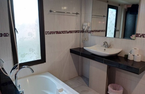 Bai Lan Hotel | Faye Orchid Resort