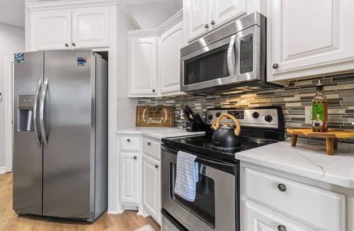 Fayetteville House | Fayetteville, AR – Jelly Roll & Post Malone Concert – 12 Min – Sleeps 8