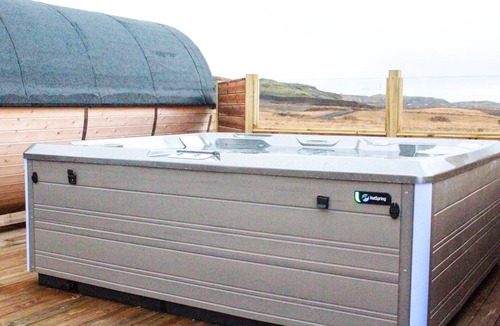 Selfoss Cabin | Fensalir · hot tub, sauna, EV – 3BR + guesthouse near Golden Circle, sleeps 8