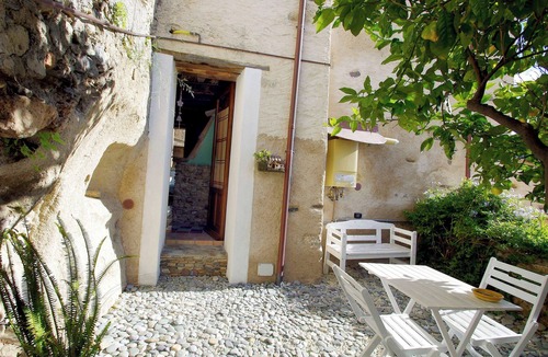 Belmonte Calabro Apartment | Feature house on the extraordinary Tyrrhenian Sea, Tradition, Culture, History