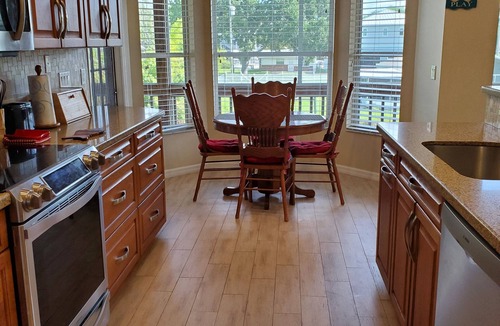 Weeki Wachee Gardens House | FEBRUARY DEAL! Cheap, Nicest home on the water. Weeki Wachee River, 80 boat rent
