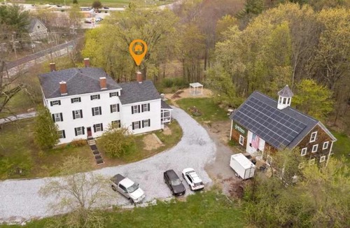 Epping Apartment | Federal on Exeter Circa 1805 Sleeps 8