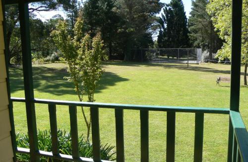 Blackheath Cabin | Federation Gardens & Possums Hideaway