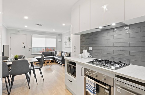 Payneham South Condo | Feel comfortable in this fully equipped, 2-bedroom unit located in quiet Payneham South, ideal for travelling workers & families. Easy parking, no stairs, heat & cool throughout, Wi-Fi, linen hire inc., keyless entry & easy self check-in.