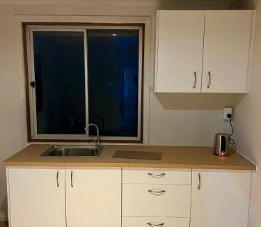 Nuku'alofa House | Feiloakimisi Retreat King Ensuite with Private Veranda Free Parking