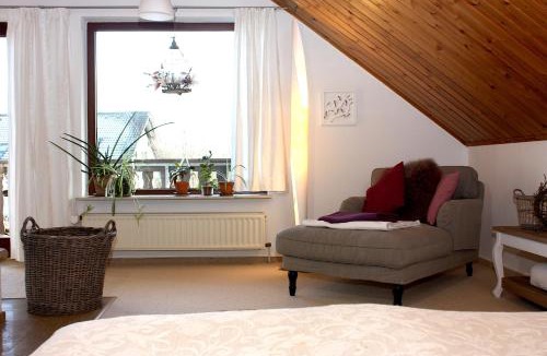 Ober-Morlen House | Feldrandlage - Privatzimmer mit Balkon und eigenem Parkplatz