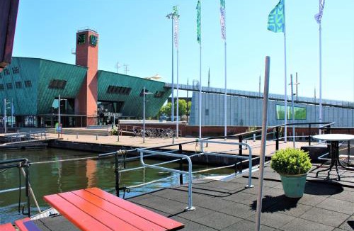 Amsterdam City Centre Boat Rental | Felicitas
