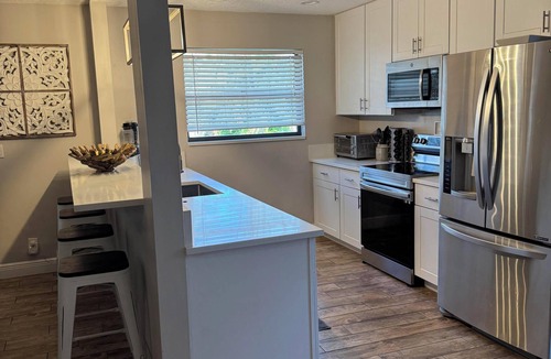 North Palm Beach Heights House | Fenced 2-bedroom house in pleasant Jupiter near Roger Dean Stadium