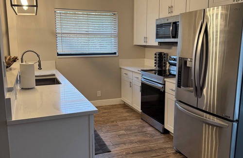 North Palm Beach Heights House | Fenced 2-bedroom house in pleasant Jupiter near Roger Dean Stadium