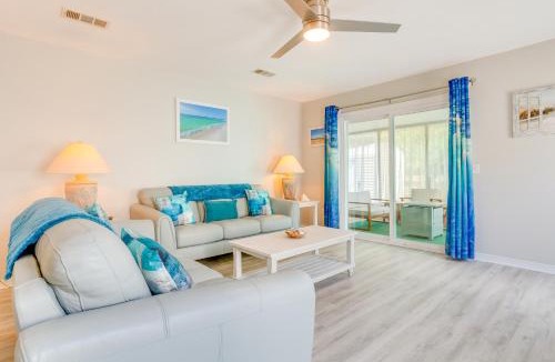 Navarre House | Fenced & Private Backyard: Navarre Retreat