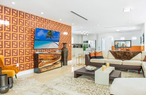 Coral Way Villa | Fendi Mansion│Pool│Central Miami │Piano│Pool table