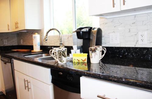 Mountlake Terrace House | Fenway Room Comfy for two 13 miles to Seattle Space Needle