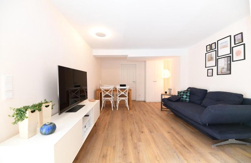 Heppenheim Apartment | Ferienwohnung Heppenheim mit Hund- Wohnung "Festspiele" im historischen Fachwerkhaus- das schiefe Haus